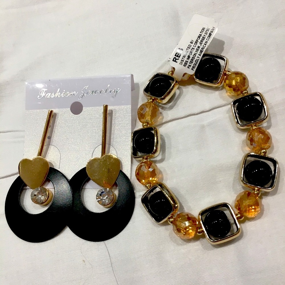Earrings and bracelet 2 pc set Black/golde…